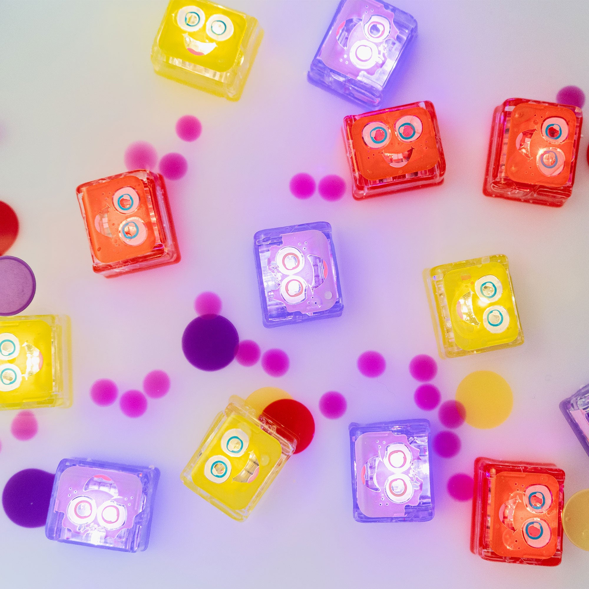 Light Up Cubes 4pk - Sammy