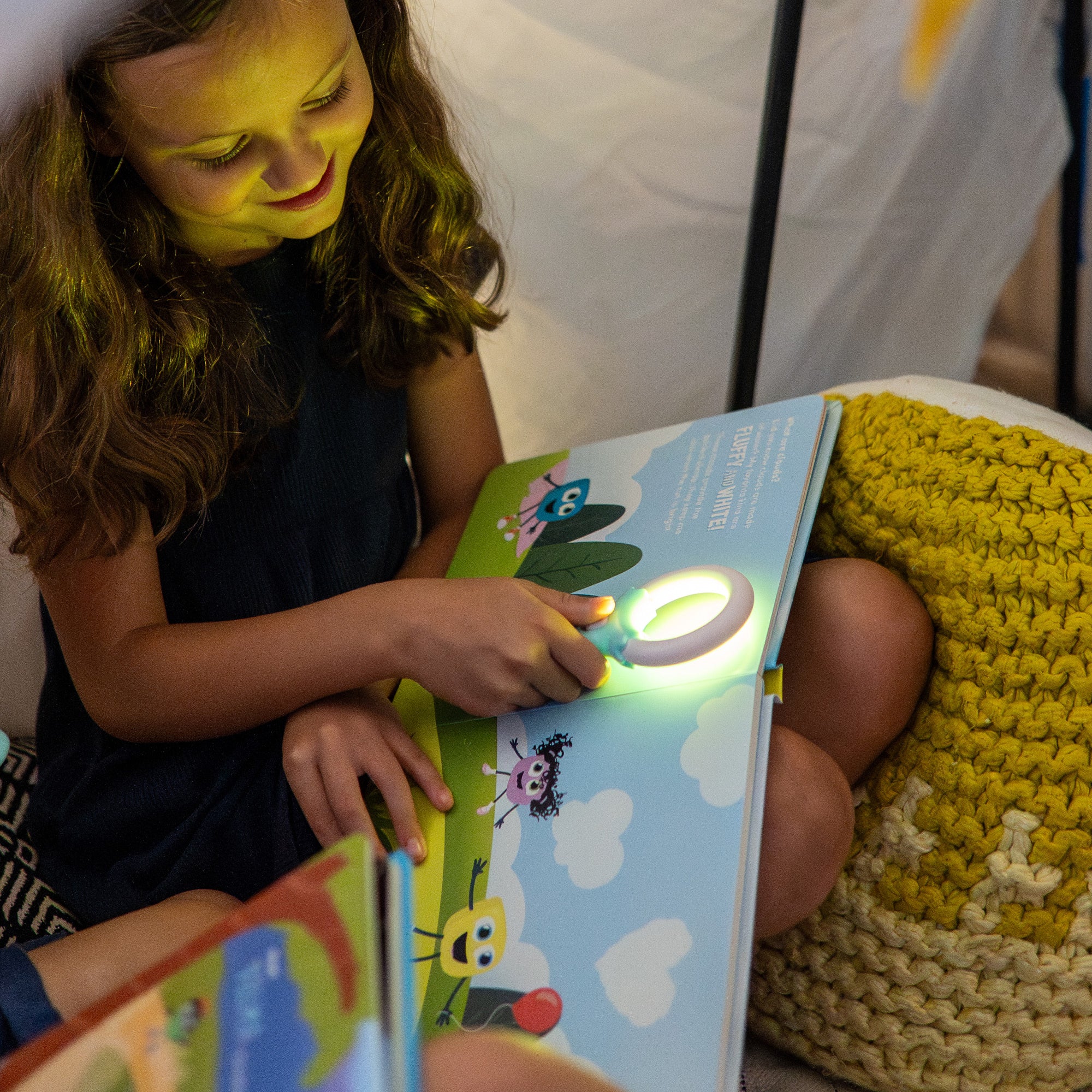 Light-Up Library™ - Alex Asks: What is the Weather?