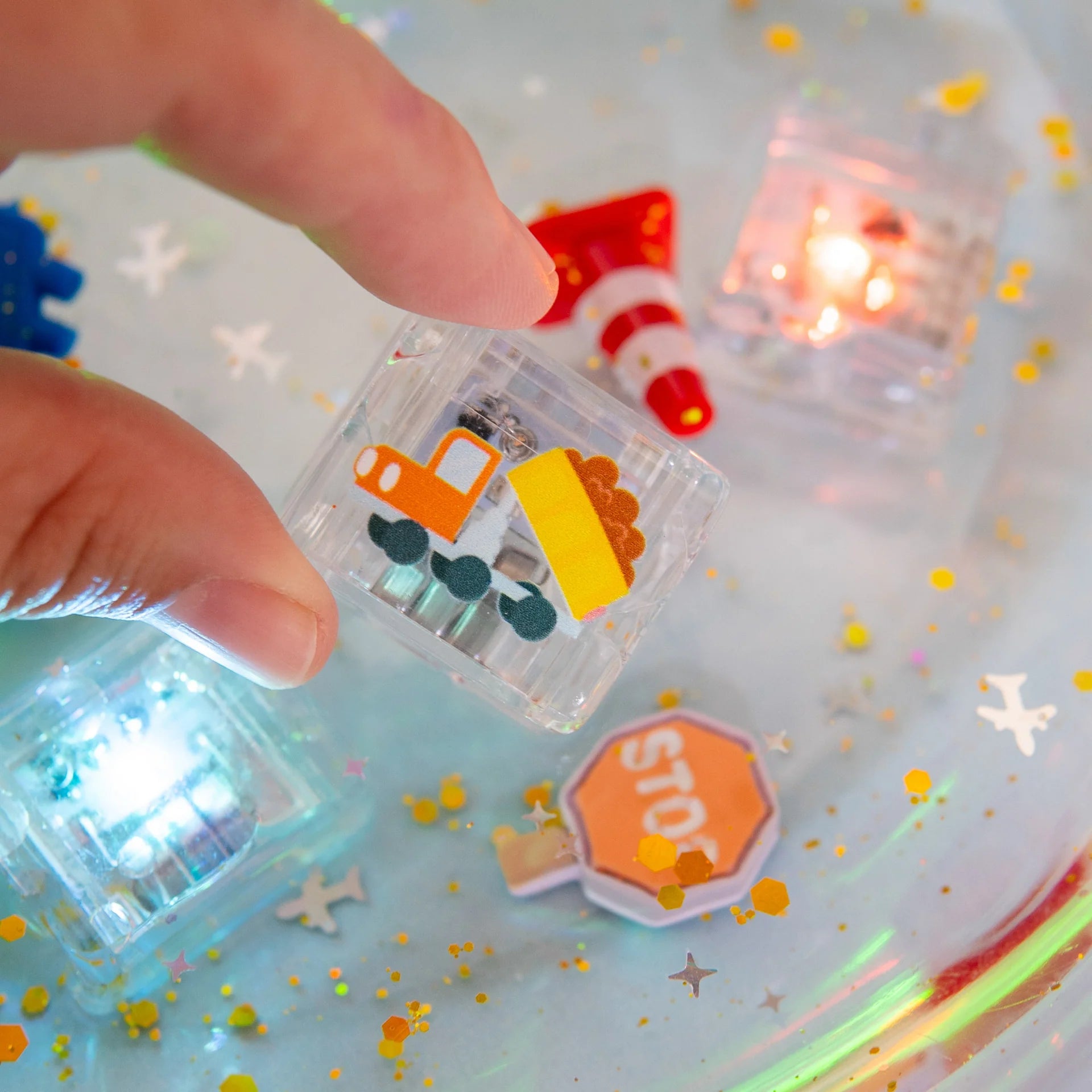 Light Up Cubes 6pk - Auto